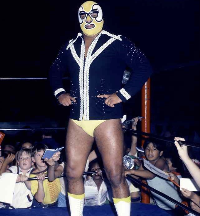 LuchaLibreYYa's tweet photo. #EnUnDíaComoHoy pero de 1947 nacía en la Ciudad de México Don José Luis Melchor Ortiz mejor conocido dentro de los encordados como El Halcón.

¡Hoy en su cumpleaños le deseamos un muy feliz día y muchos años más de vida! https://t.co/nZhl0lccTU