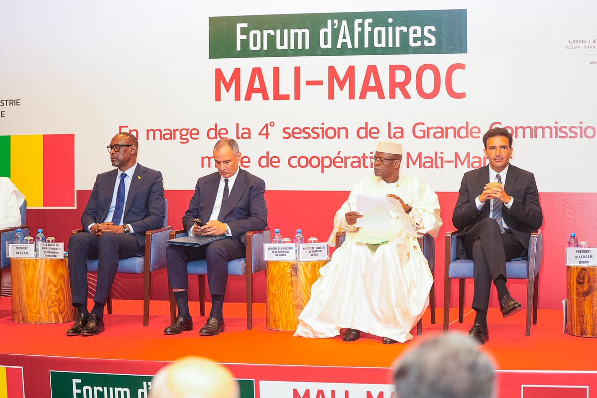 MaliMaeci's tweet photo. En marge de la 4ème session de la Grande Commission Mixte de Coopération entre le Mali et le Maroc, le Forum d’affaires entre les deux pays a ouvert ses travaux, ce jeudi 23 juillet 2026 à Bamako, en présence de Son Excellence Monsieur Abdoulaye DIOP, Ministre des Affaires étrangères et de la Coopération internationale, et sous la coprésidence des Ministres de l’Industrie et du Commerce du Mali et du Maroc,  Messieurs Moussa Alassane DIALLO et Ryad MEZZOUR.

Dans le droit fil du nouvel élan dynamique des relations d’amitié et de coopération bilatérale, ce Forum d’affaires se veut être un cadre d’échanges fructueux pour faire de la coopération économique, un moteur  de croissance intégrée, d’investissements productifs, de transformation structurelle de l’économie et du développement durable.

A cet égard, l’ouverture des travaux a été marquée par des messages forts portant notamment sur le renforcement des infrastructures de développement, la création de valeur ajoutée locale sur nos matières premières et le développement des échanges commerciaux en vue de traduire l’ambition des plus hautes Autorités de développer l’axe Bamako-Rabat en faveur du bien-être des populations des deux pays. La signature d’accords de partenariat économique a été une étape concrète lors de cette cérémonie qui a enregistré la participation massive des Opérateurs économiques des deux pays.

Bureau de l'Information et de la Presse/MAECI.
