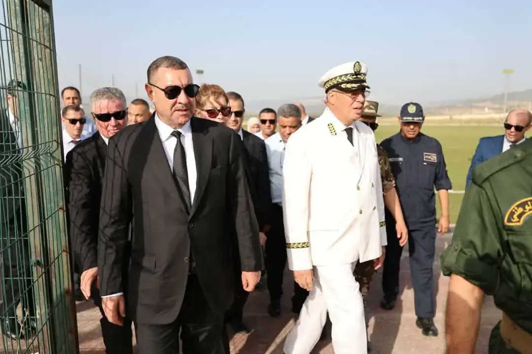 APS_Algerie's tweet photo. Sur instruction du #président_de_la_République
#Sayoud à #Guelma pour présenter les condoléances aux familles des victimes des feux de forêt

🔗https://t.co/A7ZE2EZMht https://t.co/jDSqxrC8wh