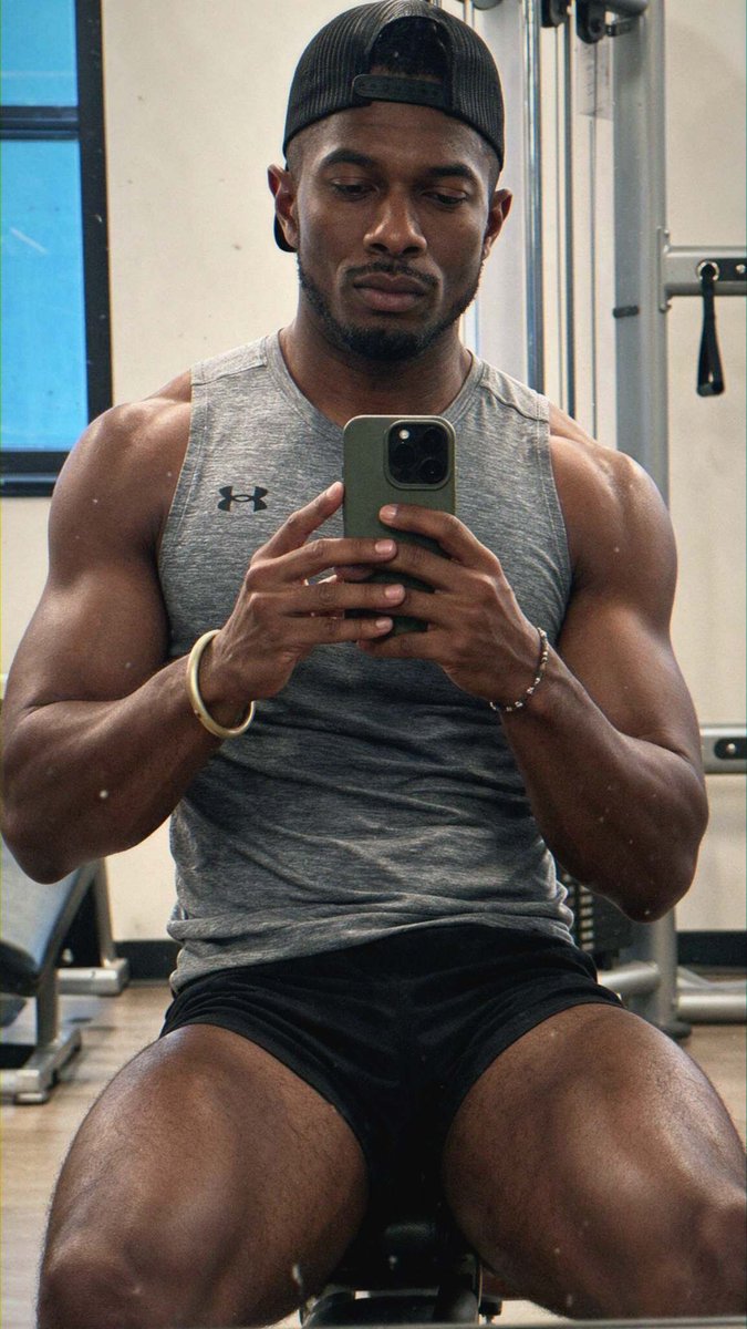 loveseanxavier's tweet photo. Put the work in, mirror doesn't lie. https://t.co/5ZE9GhrOc9