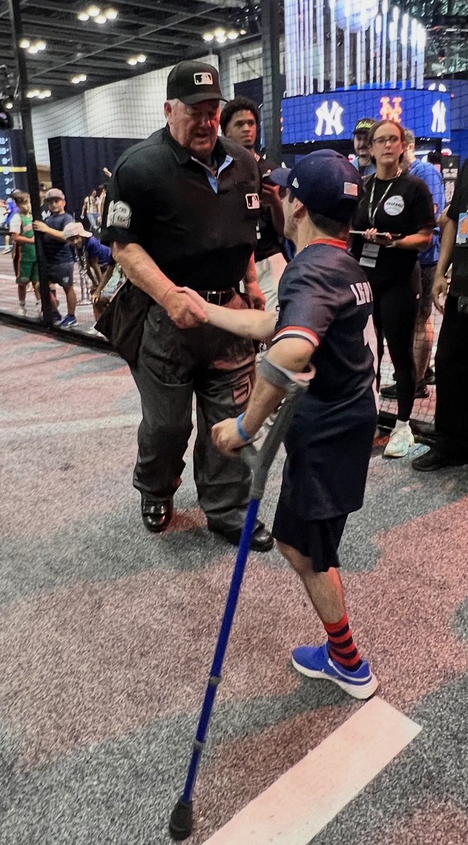 AlexGNYC1's tweet photo. A week ago , I got the opportunity to compete in @fanatics Games at @FanaticsFest ! My highlight was a called strike by JOE WEST! Thank you for allowing this #FanaticsCreator @OneLegUpAlex to compete! @MLBUA ! #Ad - https://t.co/x1cDjaK8ux https://t.co/IkiQjex97N