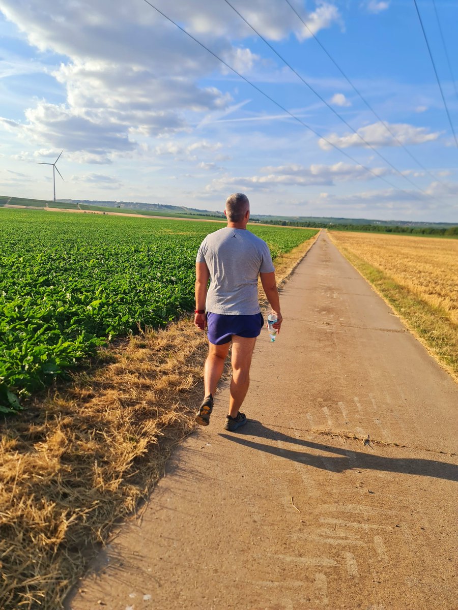 Charlie_denkt's tweet photo. @BrixDaniel1 #Knie
#Vincent irgendwo 😅
Klaro, schon passiert.
5km, also einen mehr als letztes Mal. Aber jetzt pumpt es.
Gleiche Zeit. Wir sind schneller geworden, haben aber Beton nicht verlassen.
Traue mich noch nicht...
#WasEinTag🥰
Gruß, done, back! https://t.co/gCAkl8Da7d