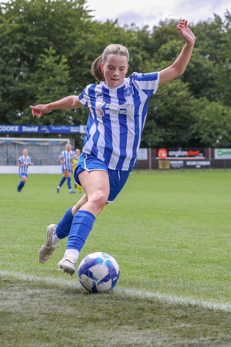 shayporteruk's tweet photo. Back in action and starting strong! @WroxhamWomen kicked off pre-season on Sunday with a solid 1-0 win against @NMFCWomen. Feels good to be back out there with the team! #footballphotography #NorfolkFootball @The_Yachtsmen https://t.co/k9FyqNS4kT