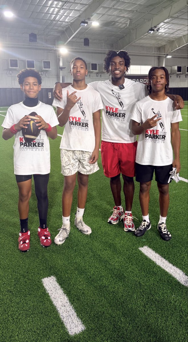 ld_official00's tweet photo. @realkp4_ camp was amazing! Thanks for giving me some game to take into the season. 🤞🏾❤️🖤 #LOJO https://t.co/BvtjaQDOnW