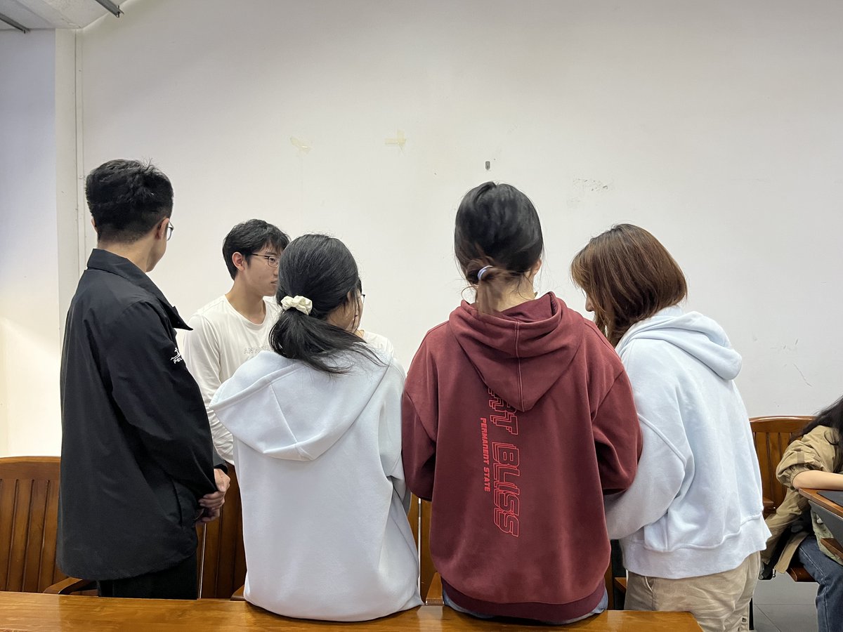 BerniceV79196's tweet photo. We’re crushing this week’s group project together! Brainstorming, dividing tasks, and cheering each other on—teamwork makes the dream work.， https://t.co/iCDwJtpfHQ