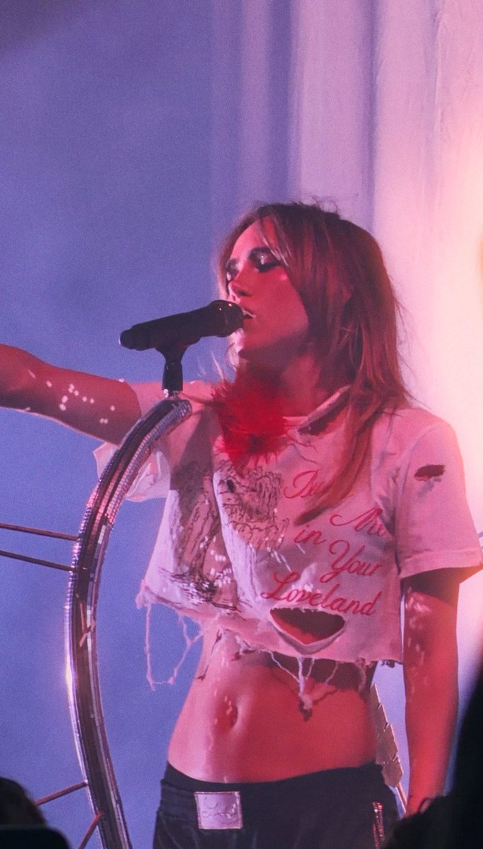 nurpopop's tweet photo. some pictures I took of Suki Waterhouse last night…wow… https://t.co/TiNftgWWR9