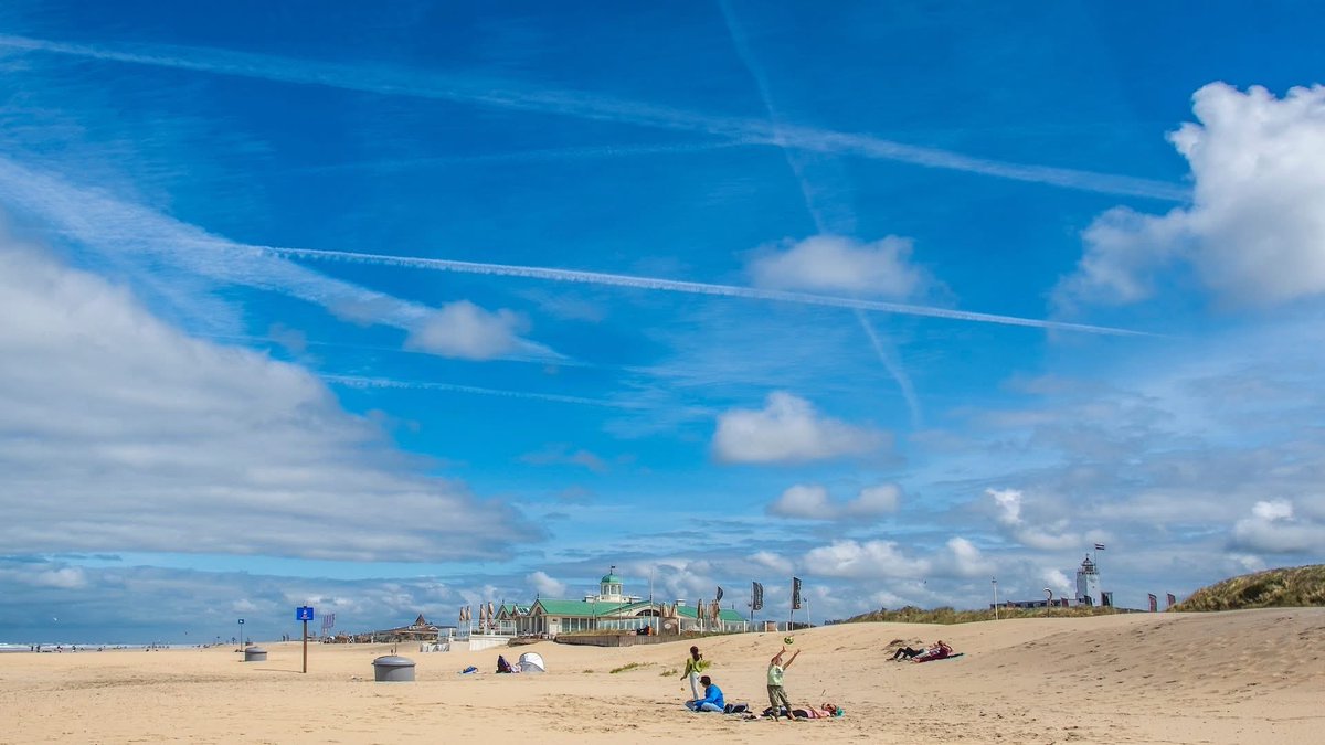 ElsBax3's tweet photo. MOOIE BEWOLKING MET ZON AAN ZEE  @Buienradar @Maurice Middendorp @William Huizinga @Marjon de Hond https://t.co/3O8TYnNk8K