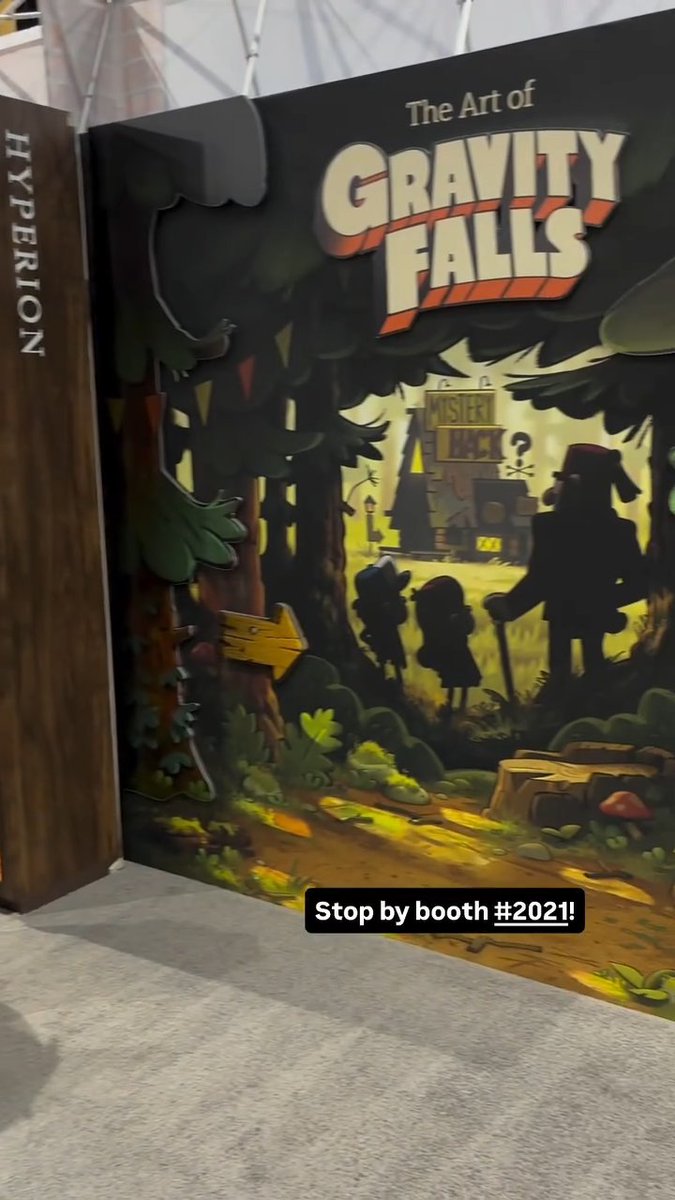 DTVANews's tweet photo. The @DisneyBooks booth at @Comic_Con includes the cover art of "THE ART OF GRAVITY FALLS" as a huge Photo OP. 🌲🌈🐷⁉️🎨

The book releases September 15 on all book stores.

#GravityFalls #DisneyChannelAtSDCC https://t.co/FEFJ9vxfJM