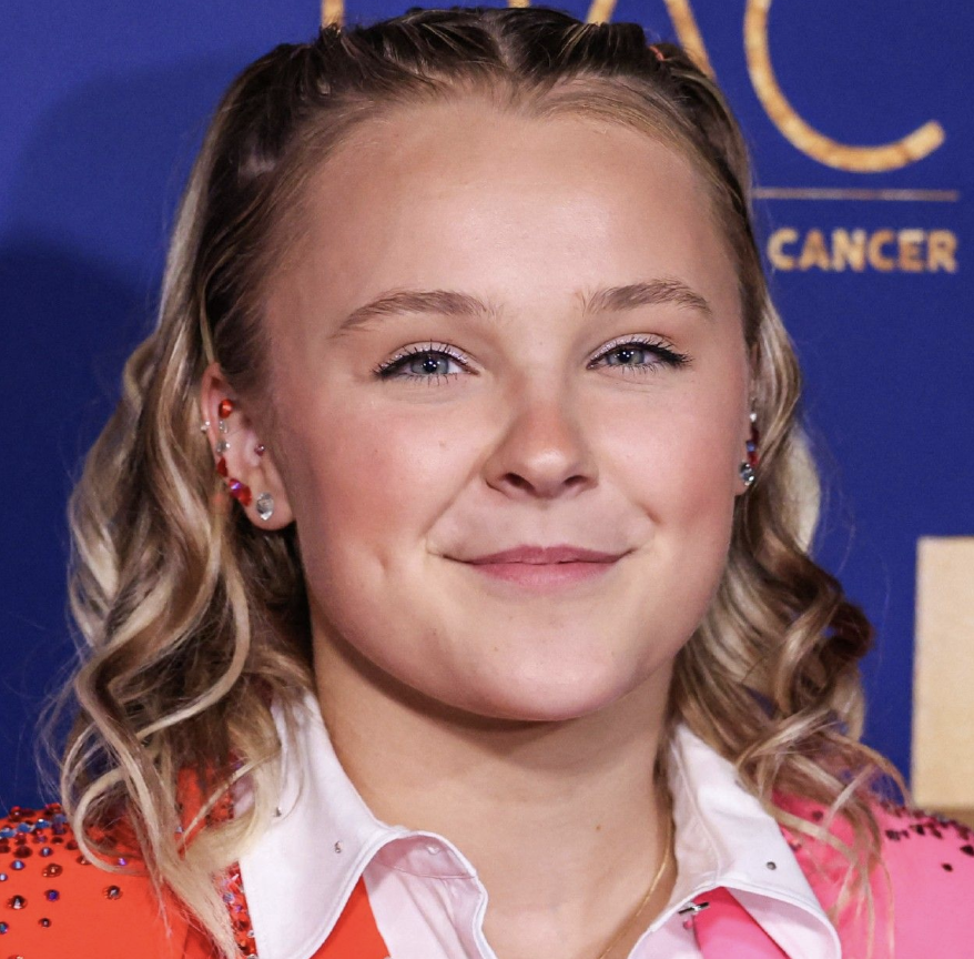 gurlvision's tweet photo. Jojo Siwa

originally i was joking but now as i type this... who can never be sure? https://t.co/FyEOoYvlur