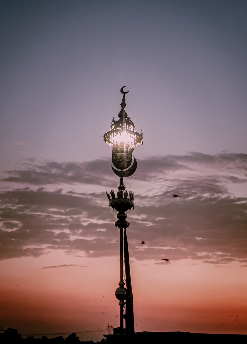 Innamafatima7's tweet photo. Toot jaati hoon zamane bhar ki baaton se,
Meri himmat barhane phir Alamdar۴ aate hain...🥺❤️‍🩹 https://t.co/6P80IZNejd