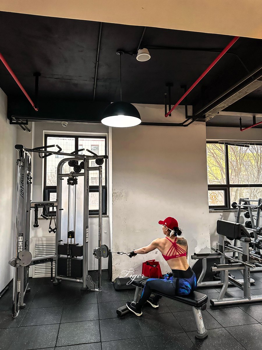 ProfGuiMoura's tweet photo. Every rep counts—push past the "I can’t" today, you’re 1 step closer to breaking your limit. Let’s go!， https://t.co/GxnIJk22OP