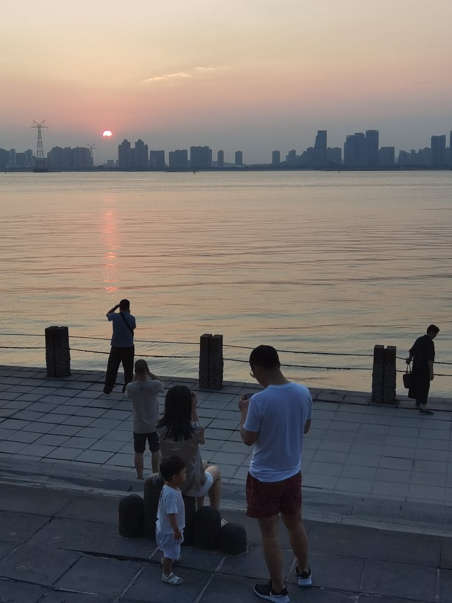 AmFysl7560's tweet photo. 周末逛了城市新开的滨江绿道，吹着江风走完全程，连晚风都变得舒服起来～ https://t.co/NNusUhHDRn