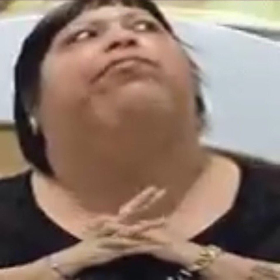 barelythws's tweet photo. mainha perguntando se o vídeo de um pitbull roubando uma moto era verdade https://t.co/wAHMQvNhC0