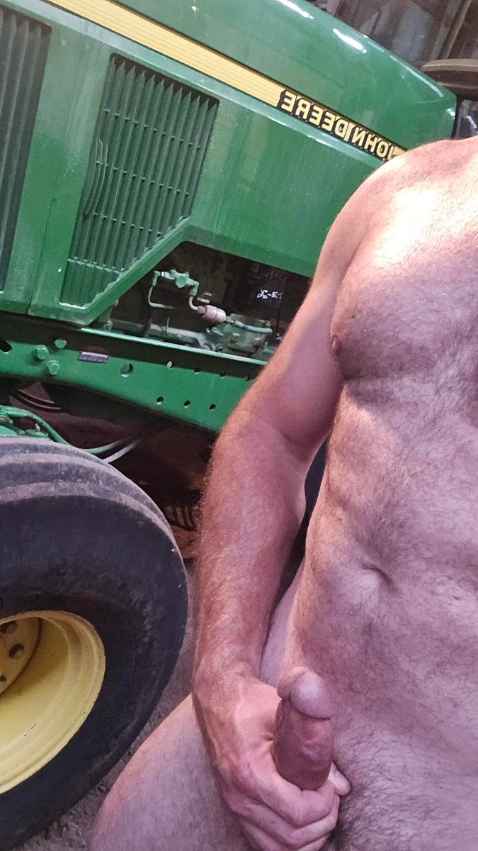 XNT7007's tweet photo. Hot Farmer Dad 👨‍🌾 https://t.co/l67cpnKbUD