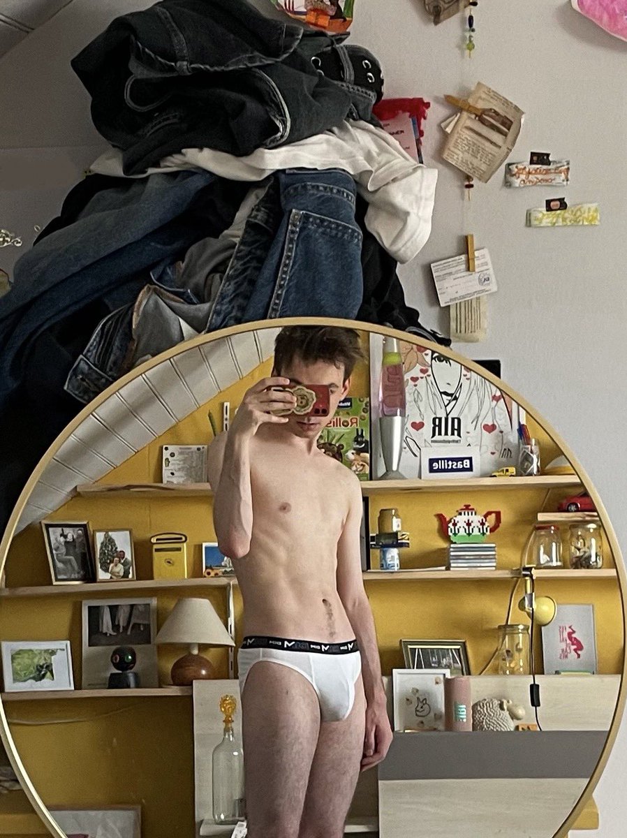 SentimentsPrToi's tweet photo. i almost fainted while shaving my butt https://t.co/5wEVOcMrri