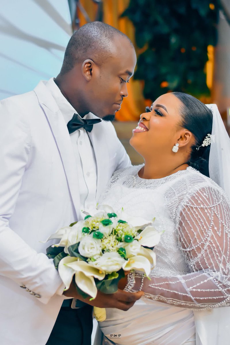 adeegbebukunmi's tweet photo. From my early bridal portraits to capturing couples in their pre-wedding moments, one thing has changed with every shoot — growth.

Every wedding taught me something. Every couple trusted me with their story. Looking back, I'm grateful for the journey, and I'm even more excited for what's ahead. #TBT #WeddingPhotography 

4 years difference