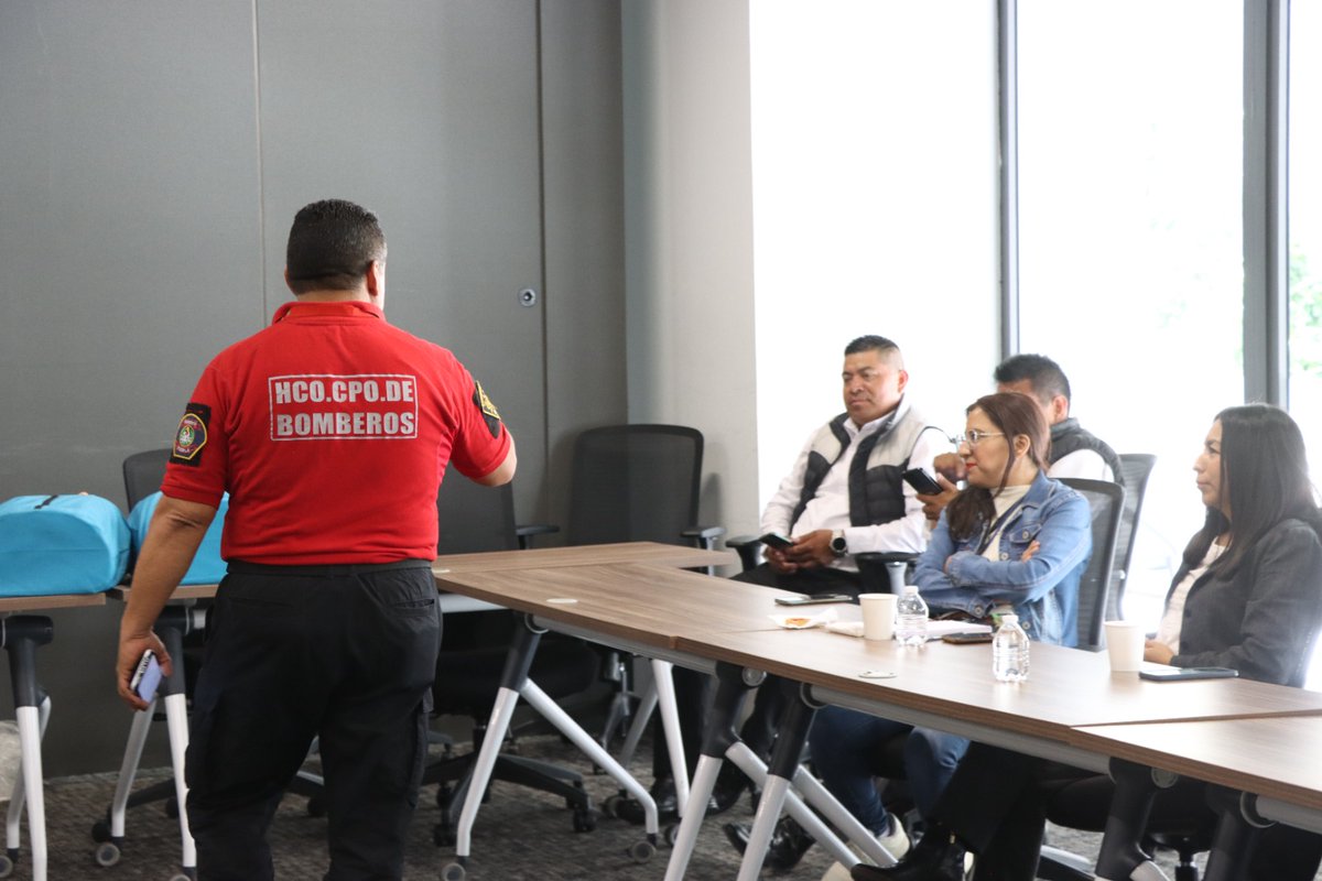 CongresoPue's tweet photo. 👩🏻‍🚒 Trabajadoras y Trabajadores del #CongresoDePuebla reciben una capacitación en materia de #ProtecciónCivil

#LXIILegislatura https://t.co/U9EPTfEzHy