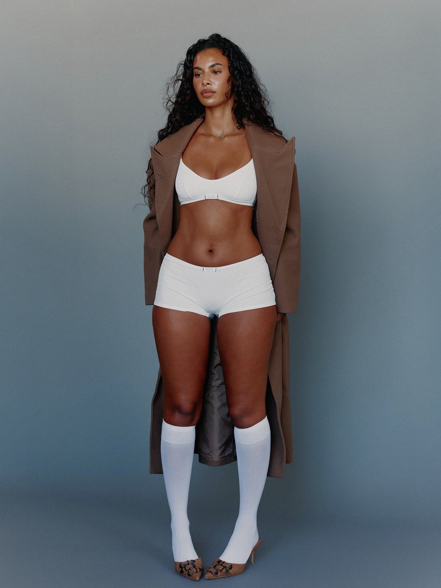 blacktwiterthrd's tweet photo. Sophie Piper looks absolutely gorgeous! https://t.co/r7o8HlirJt