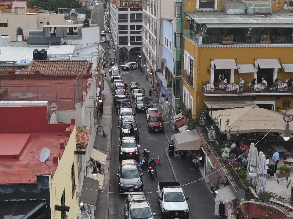CableNoticiasD's tweet photo. 🟢 Autoridades de los tres niveles de gobierno reforzaron el operativo "Presencia Máxima" en los límites de Cuernavaca, Huitzilac, Tepoztlán y Jiutepec para prevenir delitos y fortalecer la vigilancia.
#Cuernavaca #Seguridad #PresenciaMáxima #Morelos #SEPRAC #CableNoticiasDigital https://t.co/EHq2sX8NW4