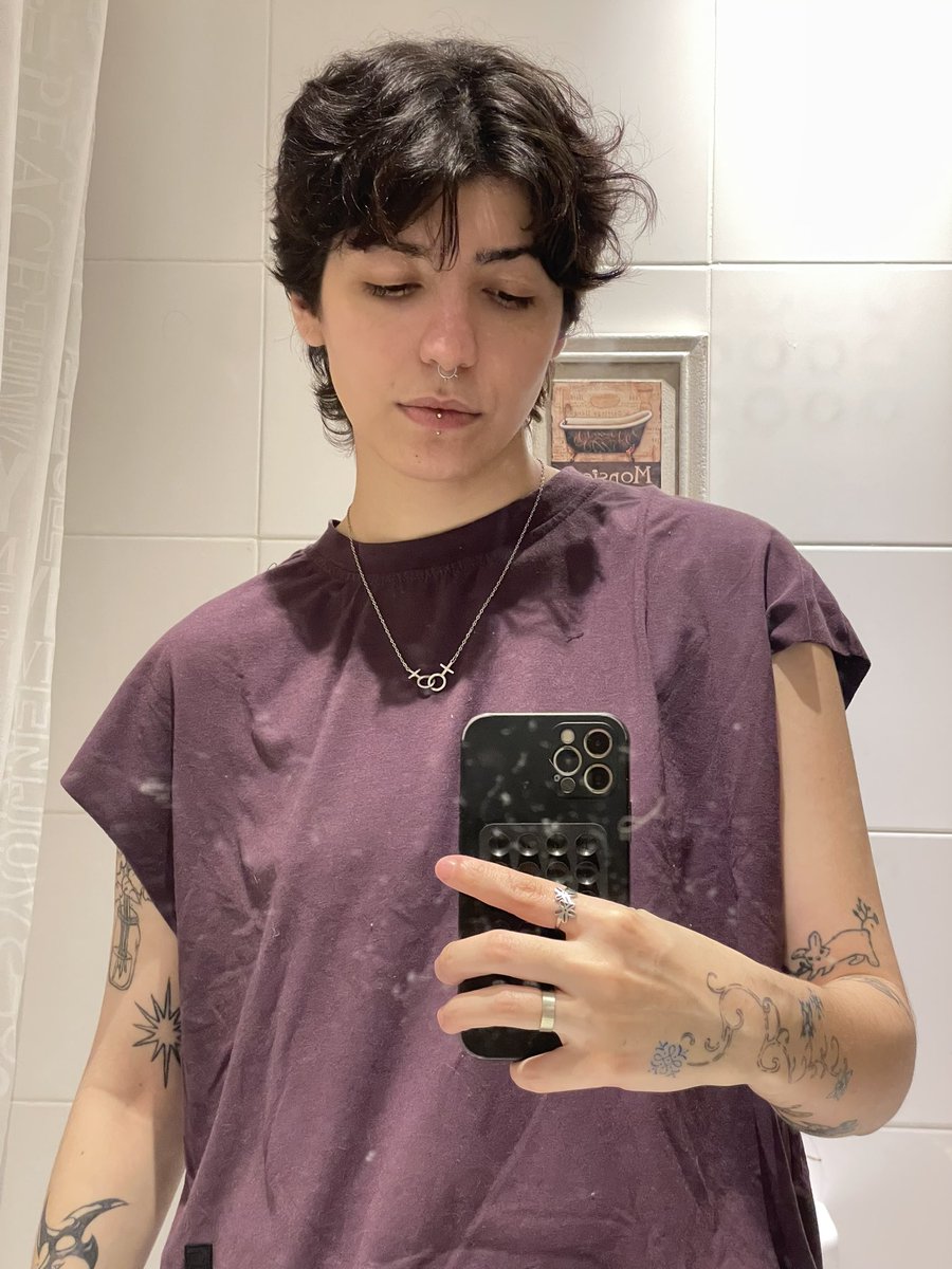 DESCART4BLE's tweet photo. :3 #butch #lesbian https://t.co/3tjmbfxAbZ