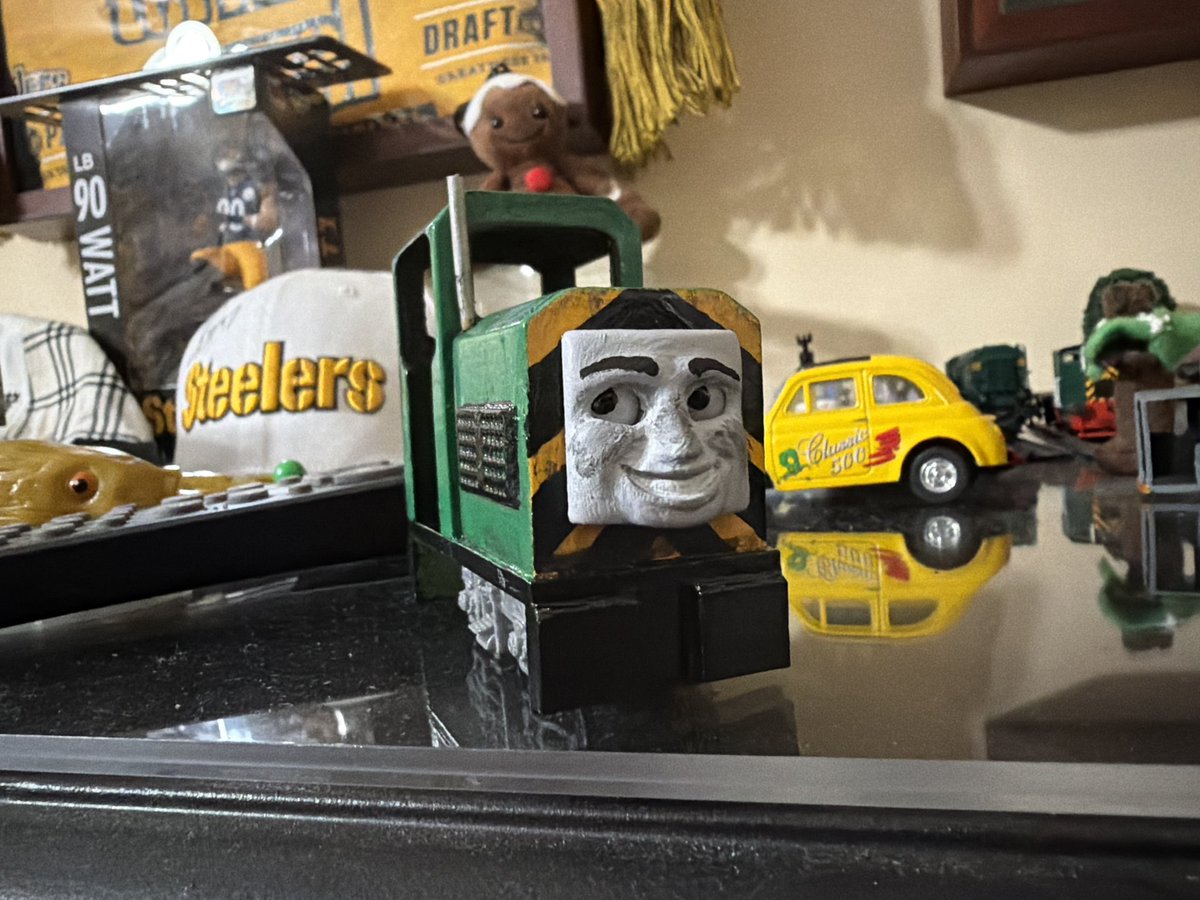 SpaceyBoi98's tweet photo. Wanted to wait to reveal this little guy but I couldn’t, My return starts with a Gauge 1 scaled Blister twin. They are one of the most fun models I’ve ever made especially after years of not making stuff https://t.co/9o0abrQoob