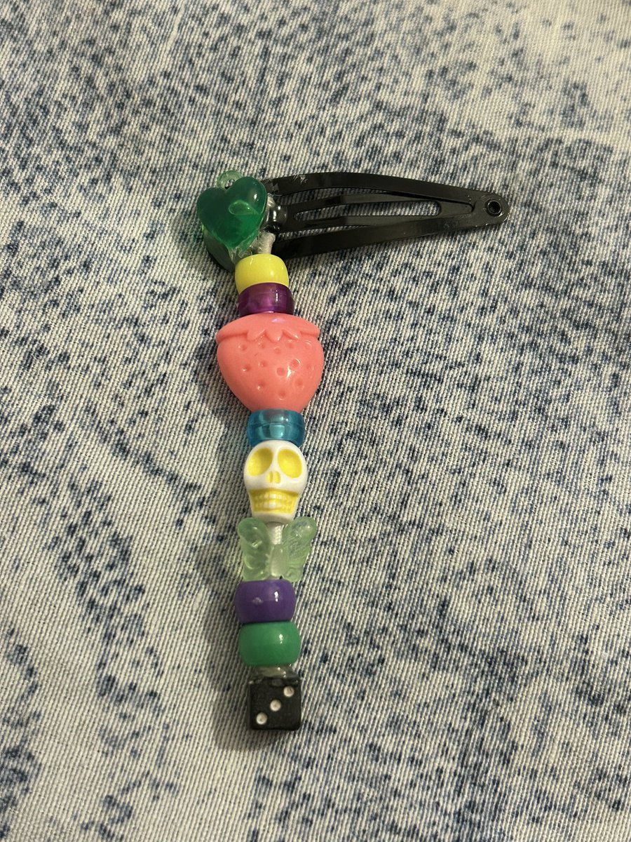 lostinjcc's tweet photo. hi idk if anybody cares but in april i made some fou4mod inspired hairclips and then i lost them on a trip to spain, but today i made myself another one that i'm planning on wear to dice's concert (since @apowachirakon will be in the cast of s2!!) 
#gelboys #fou4mod #gelboyss2 https://t.co/V3LlwDFi43