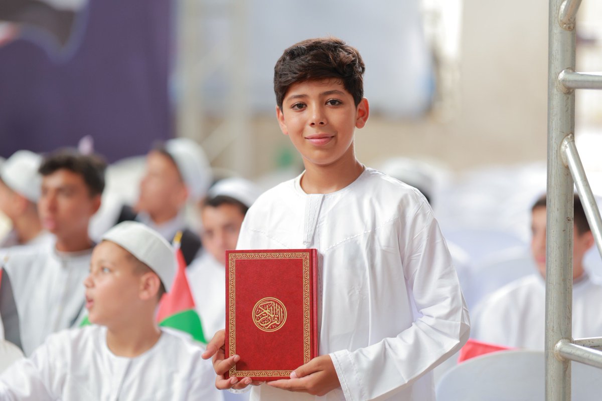 amra_salma's tweet photo. *احتفاءً بحفظة كتاب الله.. عملية الفارس الشهم (3) تُكرم 600 طفلاً من حفظة القرآن الكريم في قطاع غزة، بحضور آلاف الأهالي ومشاركة عددٍ من المؤسسات القرآنية والمجتمعية.* https://t.co/OT2J5EHd5j
