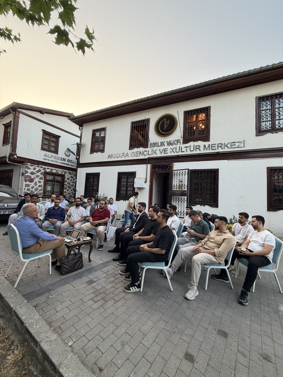 gencbirlik06's tweet photo. Genç Birlik Ankara olarak, Prof. Dr. Hüseyin KARAMAN’ı “Nurettin Topçu: İsyandan İrfana” başlıklı söyleşisi vesilesiyle misafir ettik.

Nurettin Topçu’nun fikir dünyasını ve ahlak anlayışını kıymetli hocamızın anlatımıyla değerlendirme imkânı bulduk. Değerli katkıları için Prof. Dr. Hüseyin KARAMAN hocamıza teşekkür ederiz.