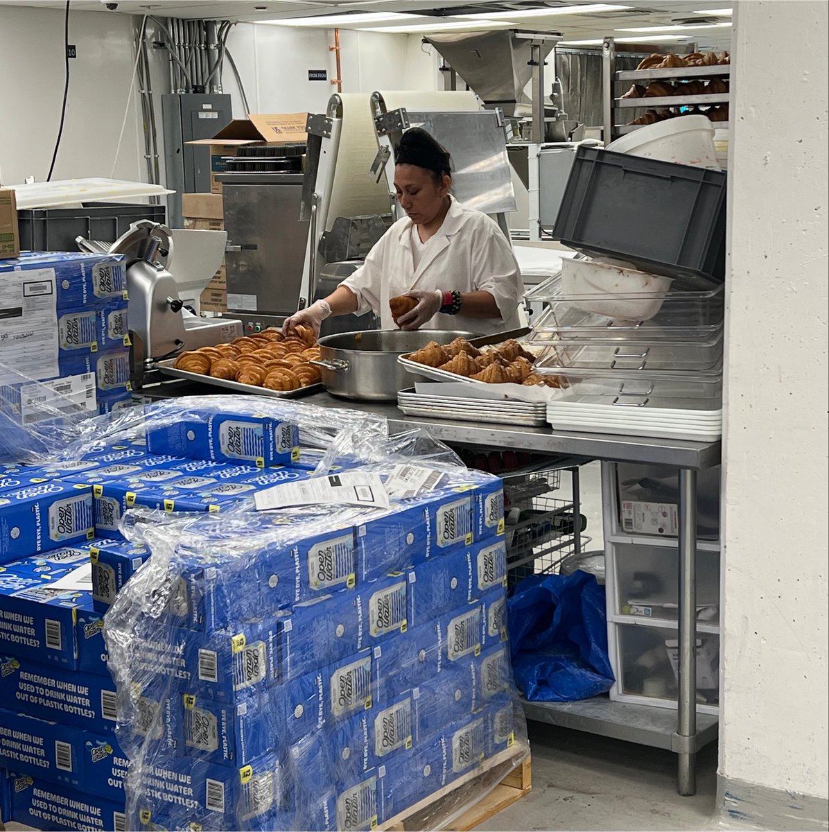 NASDAnews's tweet photo. Last week, NASDA’s interns explored how innovation and community partnerships are strengthening local food systems in Washington, D.C. The group learned how Union Kitchen helps food businesses launch and grow. Thank you to Union Kitchen for hosting our interns and sharing their expertise with them.