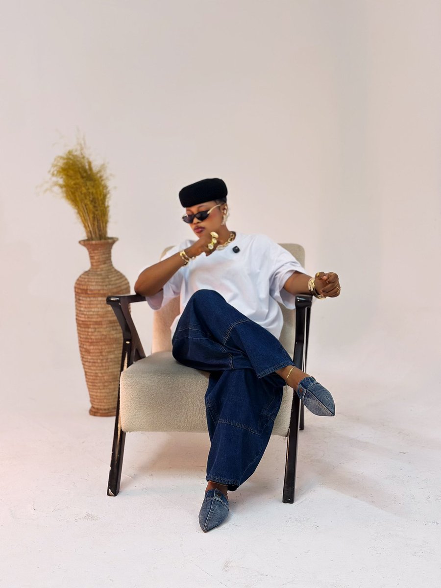 KhadeeSmiles's tweet photo. Styled a CEO today. But first, this is the look ya’ll asking about. ☺️ https://t.co/ib0nG2GtRe