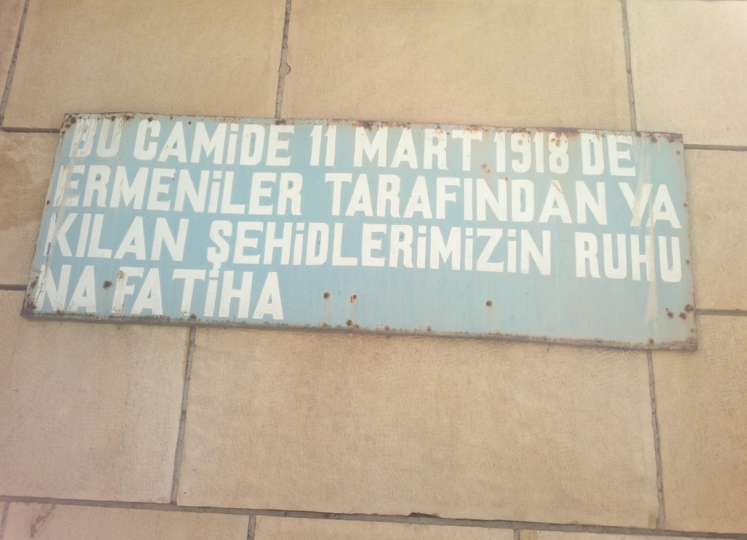 1derdim1Sen's tweet photo. Bu camii doğup büyüdüğüm mahallemizdeki Eski camii
11 Mart 1918 yılında Ermeni katliamında yaklaşık 2000 müslüman'ın camii'ye doldurularak ermeniler tarafından diri diri yakılmıştır 🥺 https://t.co/QyCMprnwhU