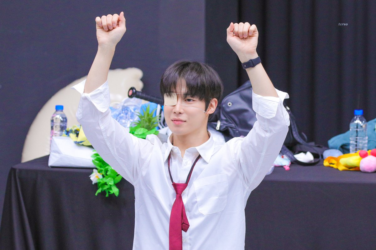 terso724's tweet photo. HQ / 260412 팬싸 #SF9 #DAWON #다원 #이상혁
@xleexekdnjs
#세상이_상혁이를_다원한_날
#HBD_DAWON
🫳🫳🫳 https://t.co/pAhIb9pTtJ