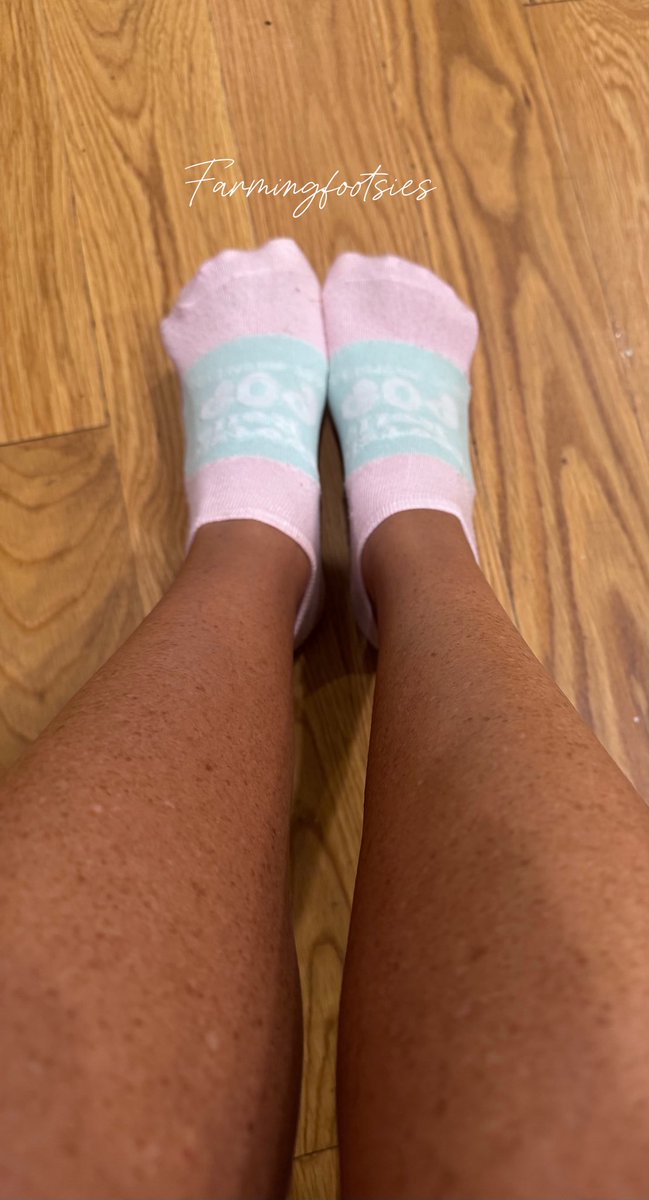 Farmingfootsies's tweet photo. Who wants these to all to themselves to make them pop??? #funsocks #dirtysocks https://t.co/6Al1r9b6UI