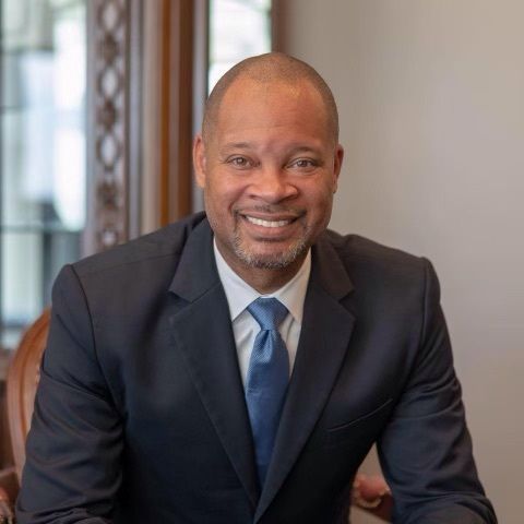 NewDEALLeaders's tweet photo. NEW on An Honorable Profession, @debbiecoxbultan speaks with NV AG @AaronDFordNV, who just won the nomination for Governor last month. As he heads into to one of the closest watched races in the country, tune in for his take on what Dems need to do to win: https://t.co/OFXtqGEbUM https://t.co/bnLCjYsjsH