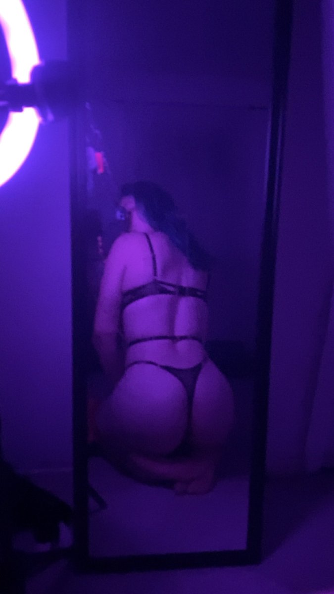 Blue4bsgz's tweet photo. Daddy can you 💰 pay for my Food im hungry 😋😝an bored 😩😩😩🌹 https://t.co/WZL2PCvsMT