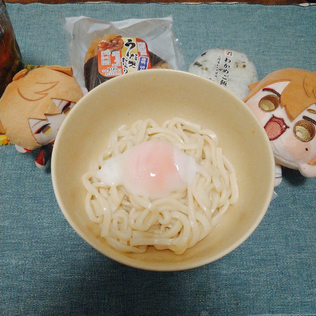 02kabeuti02's tweet photo. ガクくん、アクターの皆様おはようございます!

「う」のつくごはん回は、うなぎおにぎりとうどんで参加します✌️
温玉のトッピングとわかめおにぎりも一緒にいただきます😋

これを食べて元気を出すぞー!💪

#おはガク
#ガク食オープンキャンパス https://t.co/9VuH1lZue8