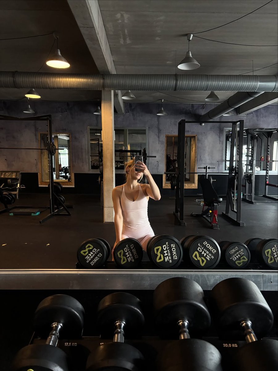 Lauraudgn's tweet photo. things I do, fits I wear, pics I take 🙂‍↔️ https://t.co/pQqNVtUuqT
