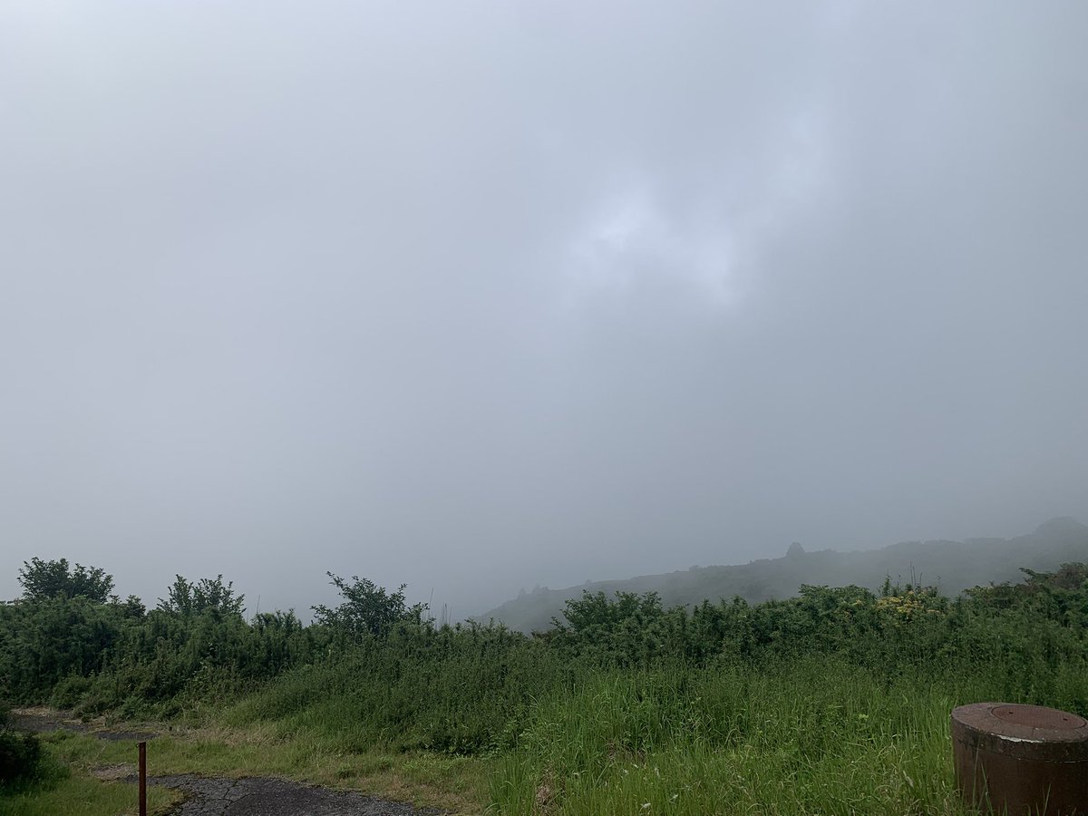 HakoneFUJIVIEW's tweet photo. 7月24日(金)
おはようございます。
低い雲がすぐ上を通っていきます。陽射しもなく 風は冷たく 過ごしやすいです^_^ 本日も17時まで営業します🈺
#箱根 #いまそら #芦ノ湖スカイライン https://t.co/gjdBQFPZkG