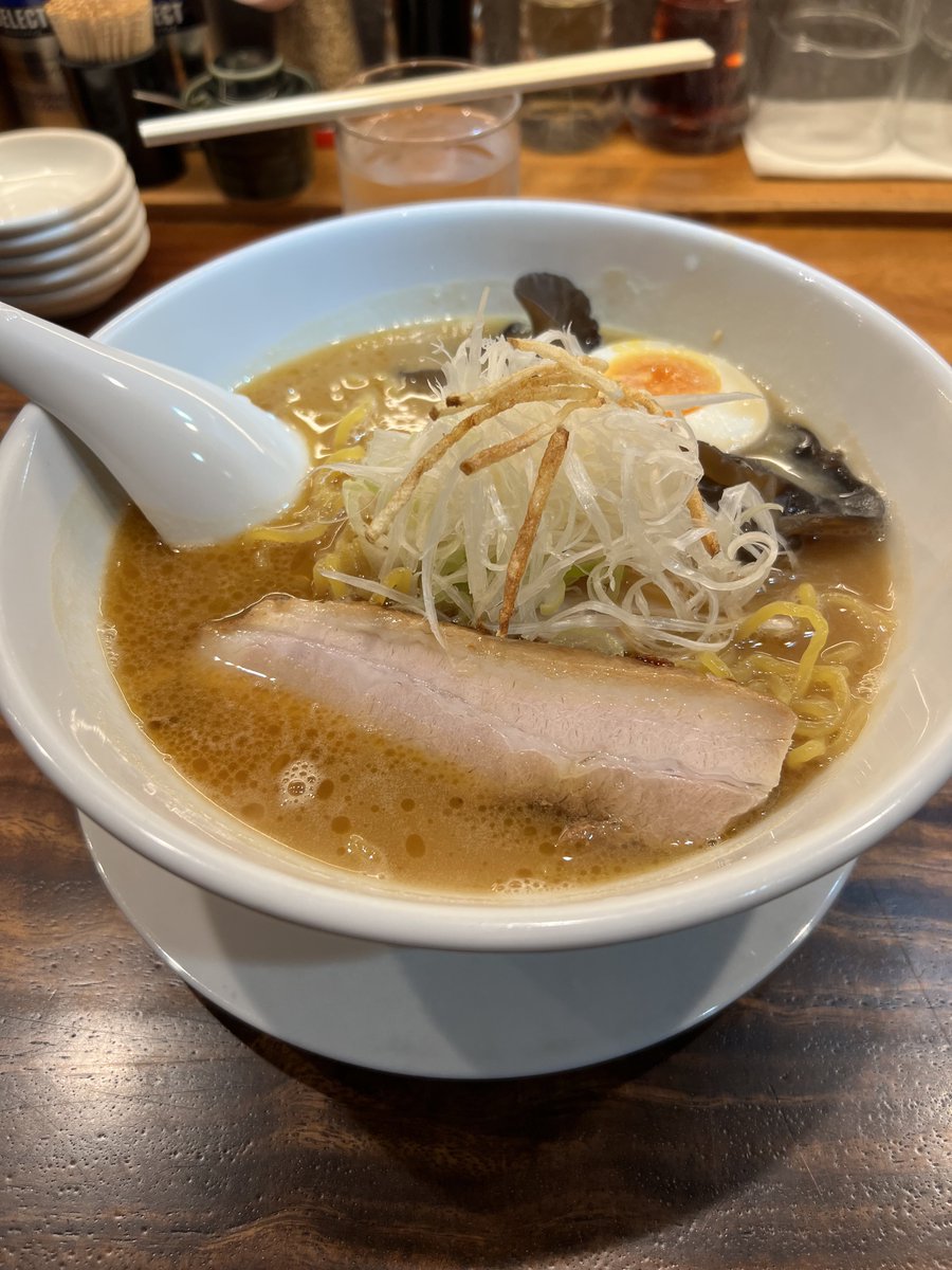 siochanpon's tweet photo. #見た人もなにか無言でラーメンをあげる https://t.co/XcYlcxGHeJ