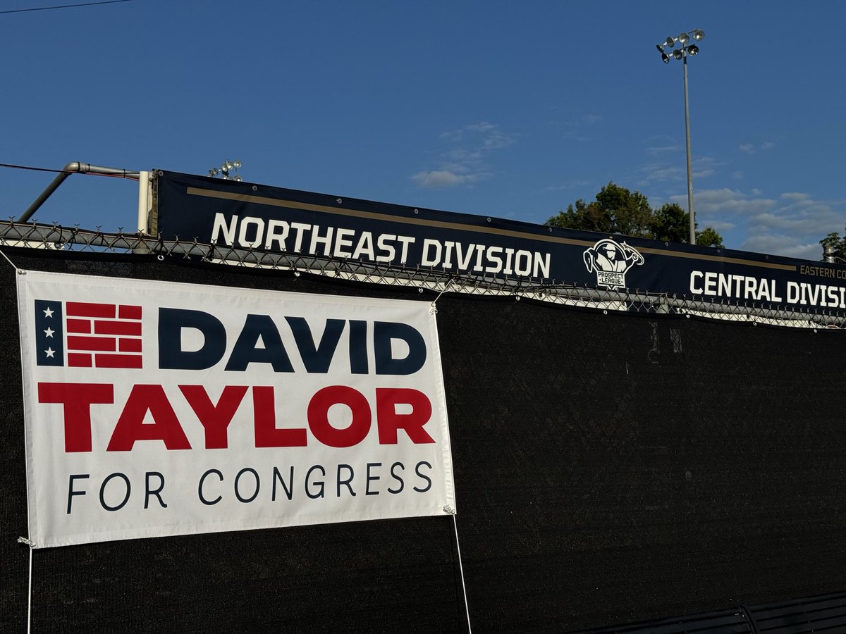 davetaylorOH's tweet photo. Big thanks to the @ChilliPaints for having me out to throw the ceremonial first pitch tonight! ⚾️ Had a fantastic evening catching up with voters, fans, and supporters in the stands. Nothing beats summer baseball in Ross County! #Chillicothe #Ohio02 #DavidTaylorForCongress https://t.co/pcFjF7nGGh