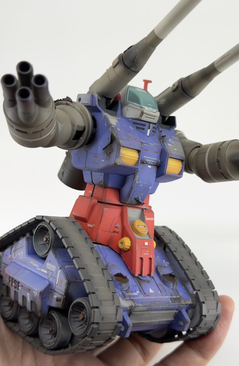 OtogunC's tweet photo. ガンタンク続きで少し寄って撮ってみました。ウェザリングは加減が難しいとこなのですが今回のガンタンクは割と思い切ってダメージや退色感や剥がれなどいれてます。

＃ガンプラ
＃プラモデルライフ
＃gunpla
＃ガンプラ好きな人と繋がりたい https://t.co/uX5UFznXUN