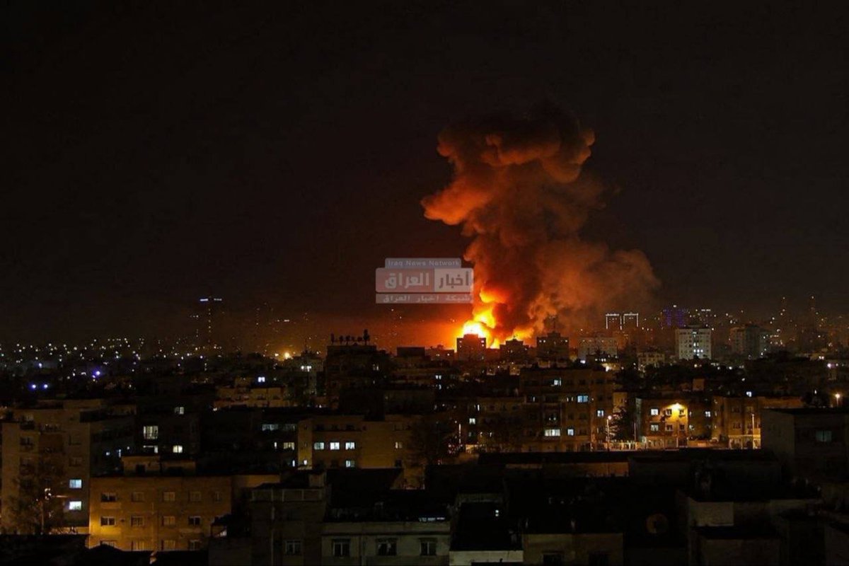jshaliraqi's tweet photo. #عاجـــــــــــــــــــــــل 

القصف الأمريكي على مناطق من الاهواز مستمر . https://t.co/Pr6mTQq3Ld