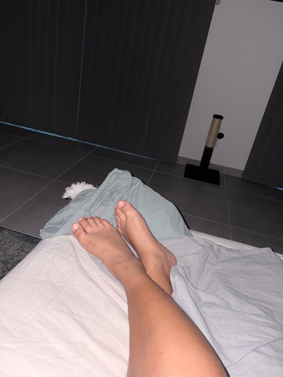 ArabToes2's tweet photo. The last thing you’ll see before you fall asleep is my soft feet waiting for their nightly worship 😴
#feetfinder #feetfetısh #feetworshi̇p https://t.co/9d0un5SIe2