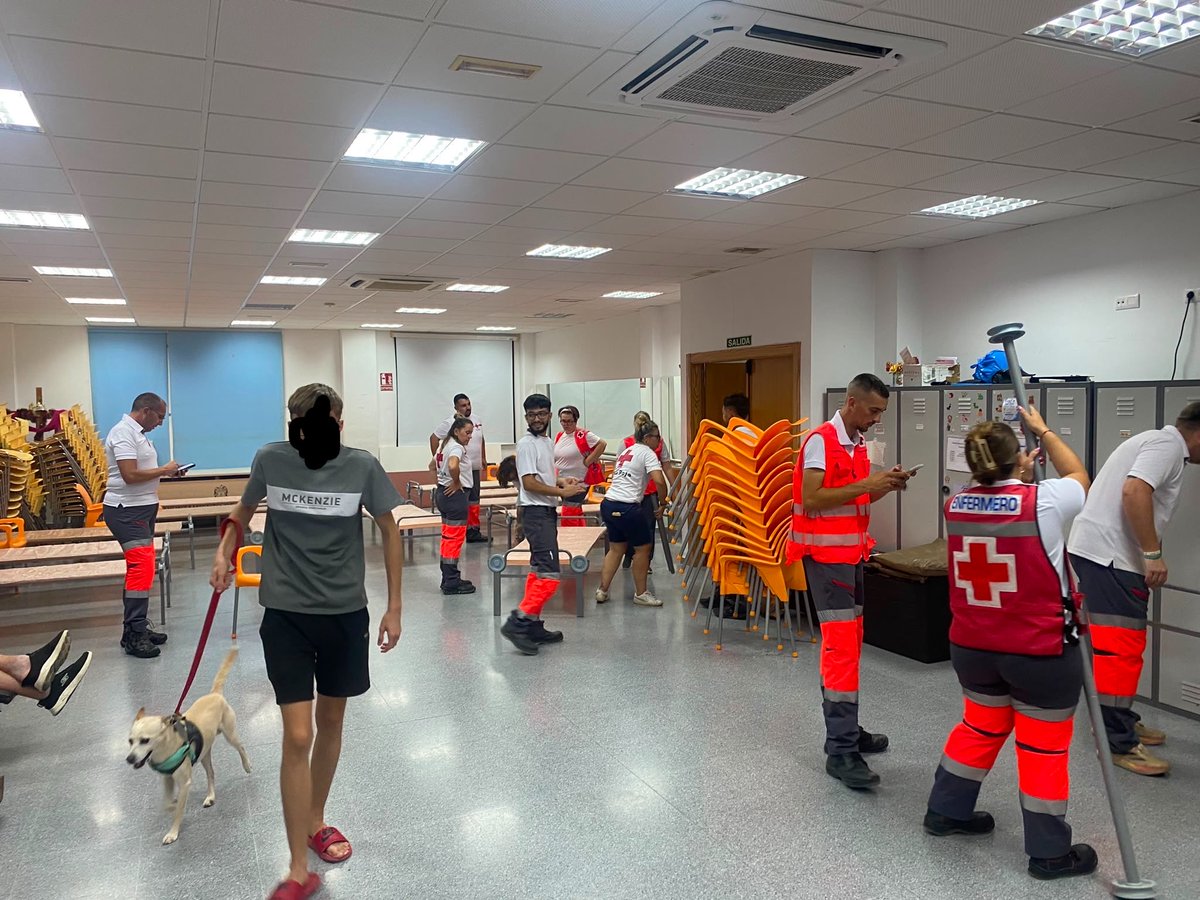CruzRojaRMurcia's tweet photo. Desplegado albergue en Camposol para atender a las personas desalojadas en el incendio de La Pinilla a solicitud de @AytoMazarron https://t.co/NWSdbRgFGa