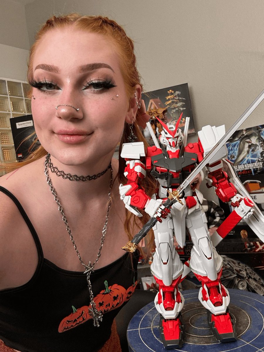 Meltymochii's tweet photo. fun build 🤓 does anyone else like building gundam? https://t.co/BEu0SnRn15