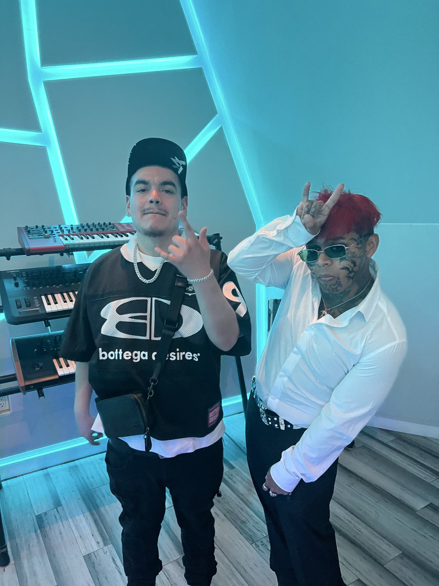 CaliClipz's tweet photo. #510tutto seen with WRTHL$$ in Miami studio 🌴🌐 #studio #miami #tutto https://t.co/ay90A8LLnb
