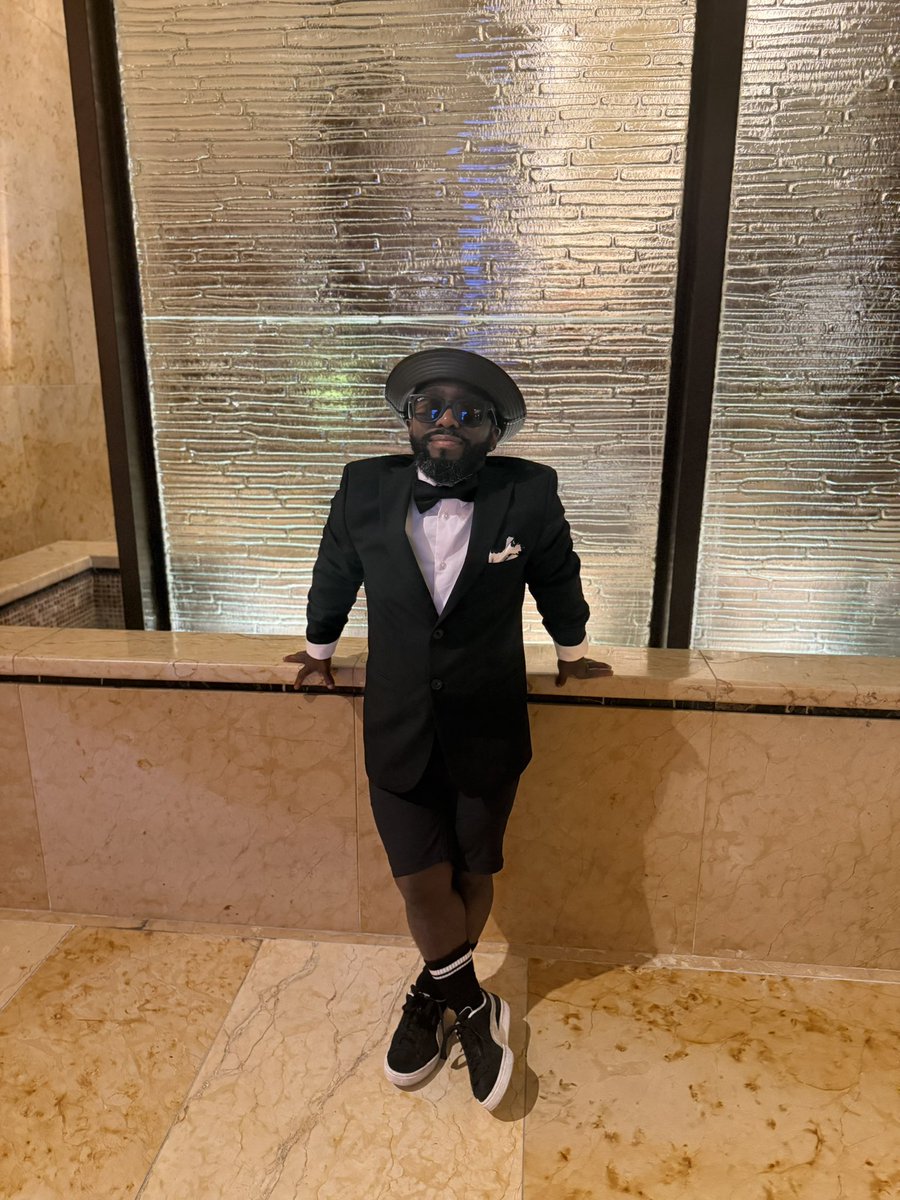 MANILOVE24's tweet photo. Quote this with a pic of you wearing black 🖤 ? https://t.co/YQL8iFsutu
