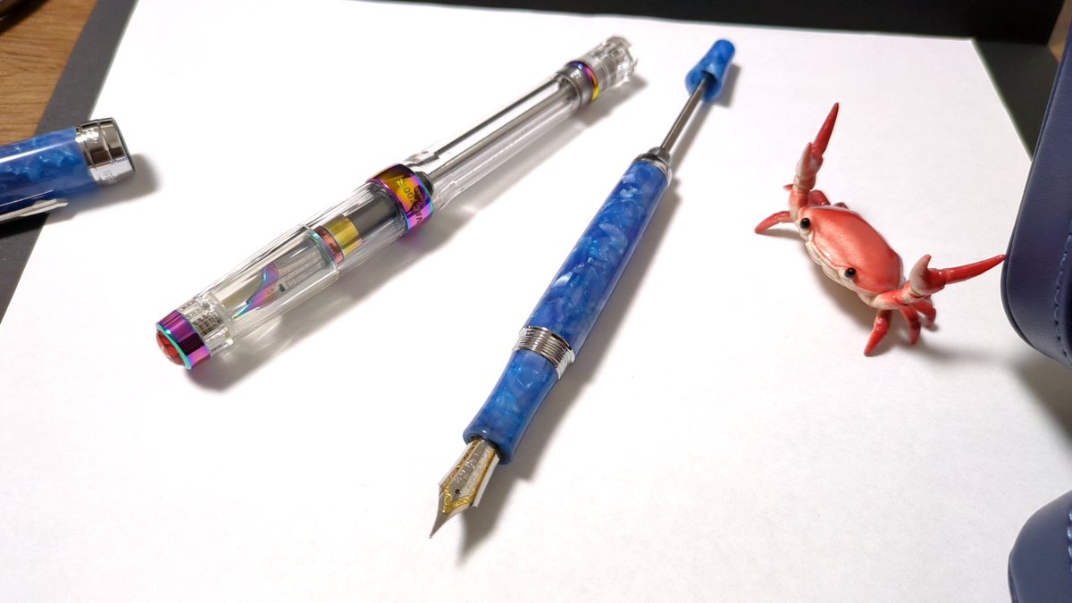penleatherink's tweet photo. 下書き時点で返信に付けて投稿したはずなのに消えている、ツイッターくん改悪しすぎですよ

ということでプランジャー式
ツイスビーバキューム
PENBBS456
2枚目、尻軸締めてるとき
３枚目、尻軸開けてるとき
やっぱりプランジャーは透明軸ですわね https://t.co/2Ty8SJ44dN