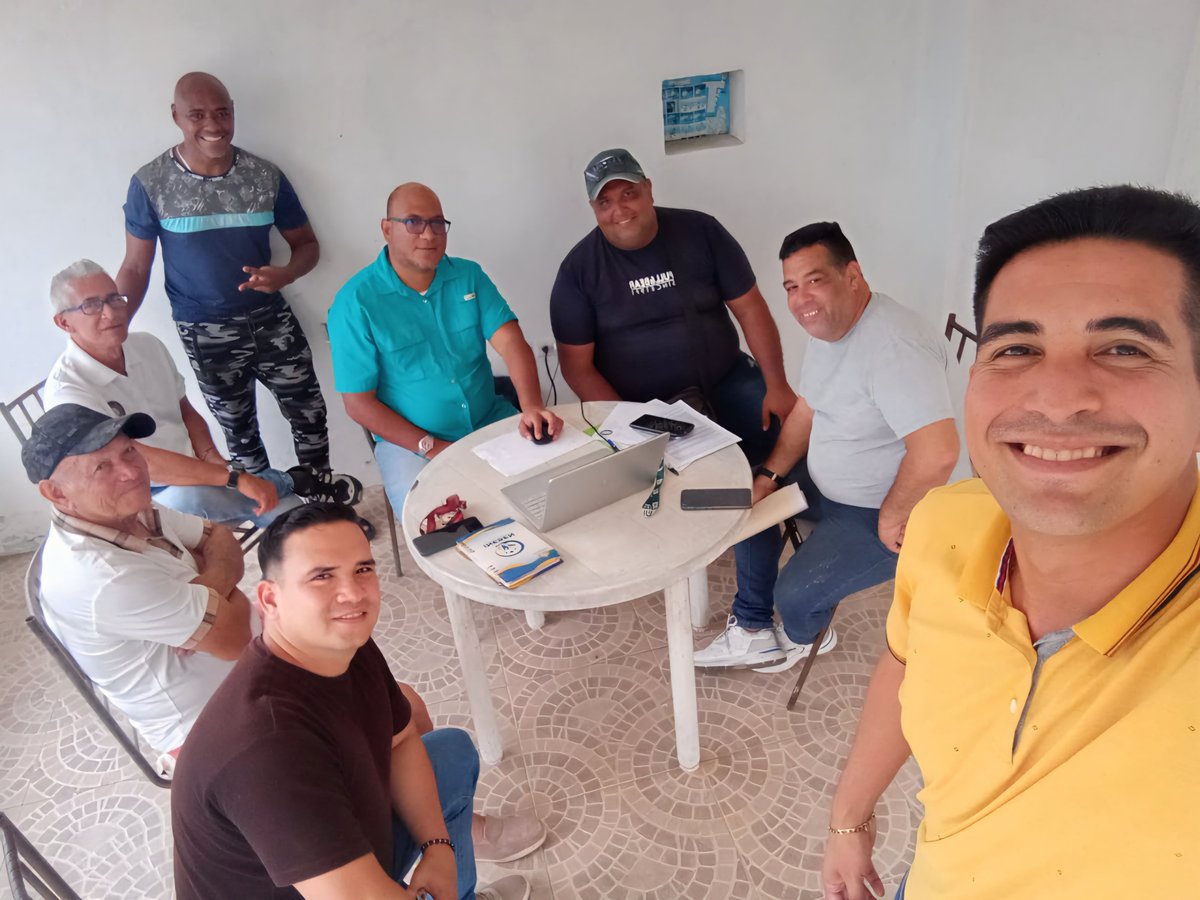 ad_nvaesparta's tweet photo. Reunión organizativa junto a miembros del Comité Ejecutivo Municipal de García.🤝🇻🇪

Durante el encuentro se analizaron criterios, se establecieron metas e impartimos lineamientos para los próximos días.

¡Seguimos organizados y trabajando! https://t.co/zOTeTW8WdV
