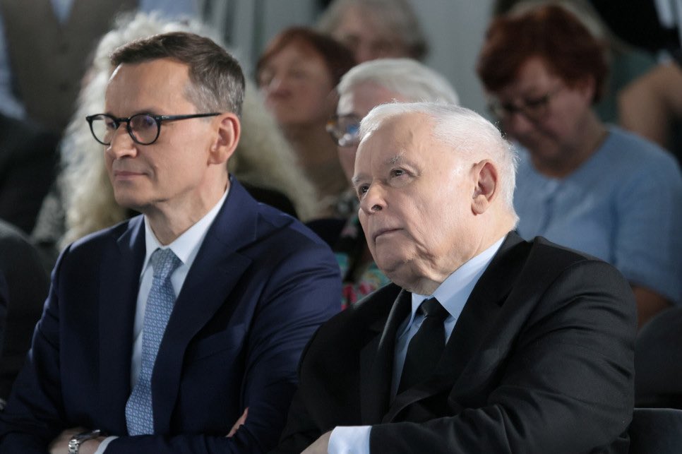 Piotr1648's tweet photo. @RafalBochenek @MarzenaMachalek @pisorgpl Szczerze to ja Wam życzę krwawego rozłamu i spokojnej emerytury.👨‍❤️‍💋‍👨 https://t.co/mrphh1DpKm